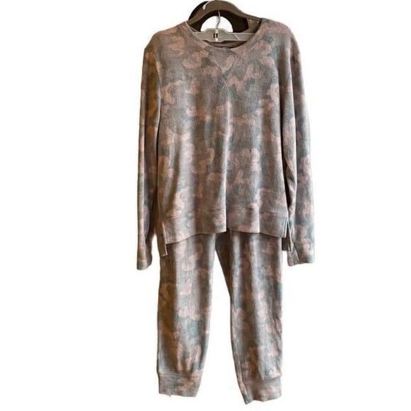 fuzzy luxe NWT Jaclyn intimates, camo, two piece, Jagger sweatshirt, Large - Picture 1 of 5